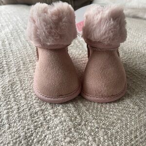 NWT The Children’s Place Pink Faux Fur Baby Booties